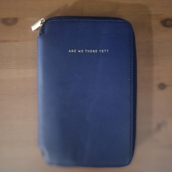 ✅✅ SOLD ✅✅ Love and Lore Travel Wallet in navy blue - Picture 3 of 9